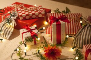 holiday gift wrapping